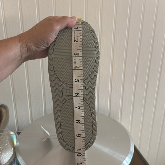 New! The Children’s Place Holographic Booties sz 5 Youth - Picture 15 of 15